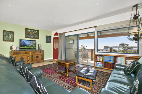 Black Dolphin Beach Penthouse - Cruises Travel 18