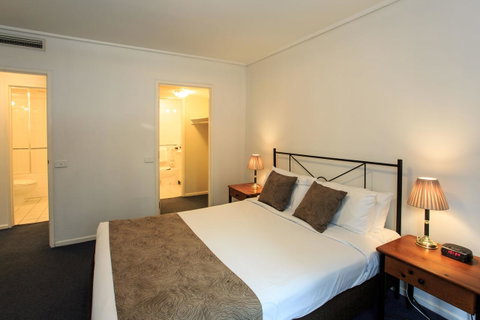 Paramount Apartments Melbourne - Tourism Guide 18