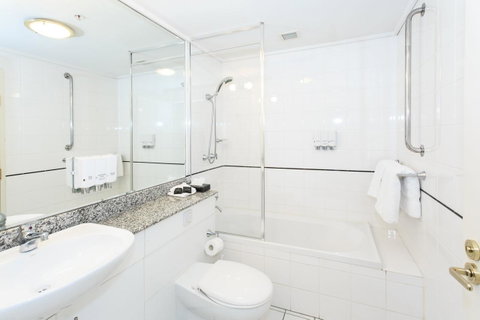 Paramount Apartments Melbourne - Tourism Guide 3