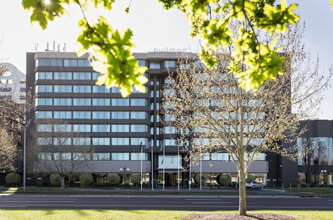 Pullman Melbourne Albert Park - Tourism Guide 28
