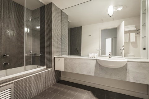 Melbourne CBD Central Apartment Hotel Official - Tourism Guide 4