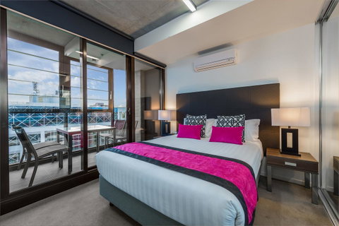 Mantra St Kilda Road - Tourism Guide 1