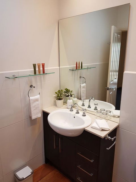 Healesville House - Fig Tree House - Tourism Guide 12