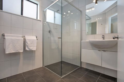 Hamilton Townhouse Motel - Travel Agents 21