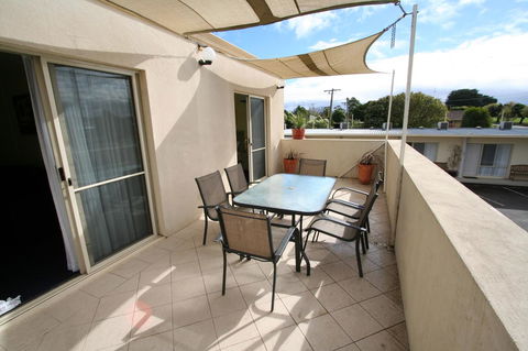 Hamilton Townhouse Motel - Travel Agents 3