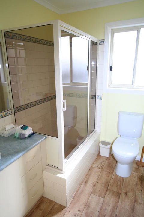 Hamilton Townhouse Motel - Travel Agents 5