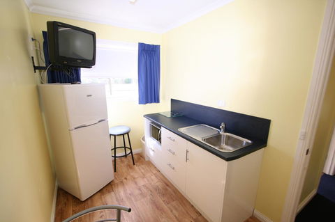 Hamilton Townhouse Motel - Travel Agents 4