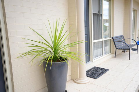 Hamilton Townhouse Motel - Travel Agents 8