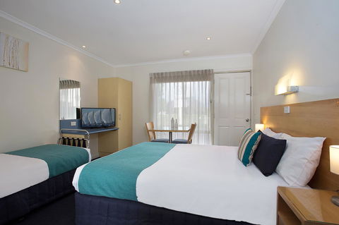 Hamilton Townhouse Motel - Travel Agents 10