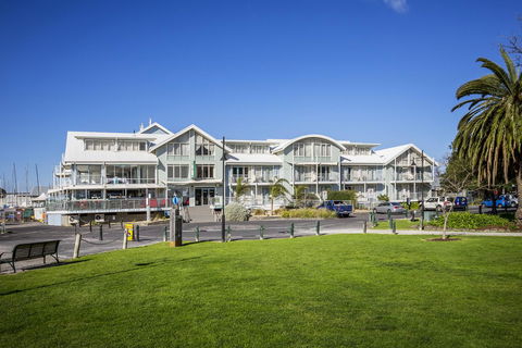 Aligned Corporate Residences Williamstown - Travel Agents 3
