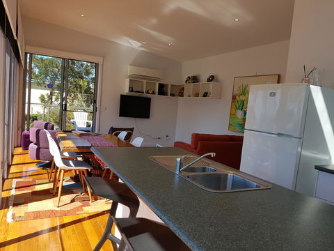 Beach Retreat Apartment Marengo - Tourism Guide 8