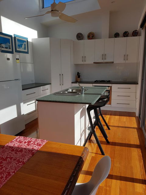 Beach Retreat Apartment Marengo - Tourism Guide 16