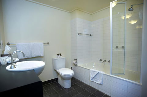 Quest Frankston - Travel Agents 9