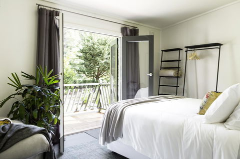 Botanica Editions - Tourism Guide 28