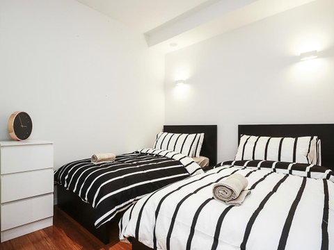 Mono Two On Flinders Street - Tourism Guide 8