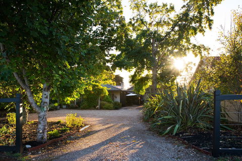 East Street Daylesford - Travel Agents 7