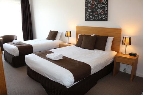 Bairnsdale International - Tourism Guide 12