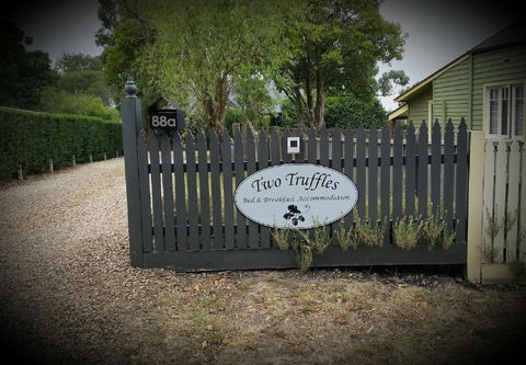 Two Truffles Cottages - Travel Search 16