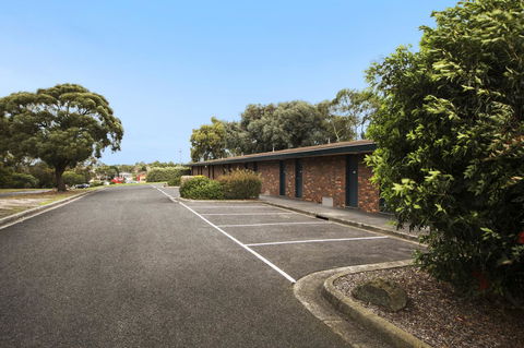 Burvale Hotel - Travel Search 28