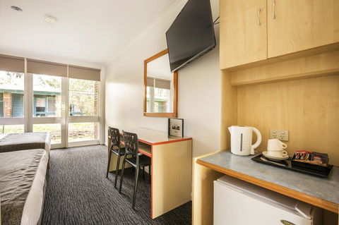 Burvale Hotel - Travel Search 36