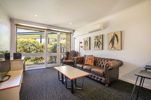 Burvale Hotel - Travel Search 33