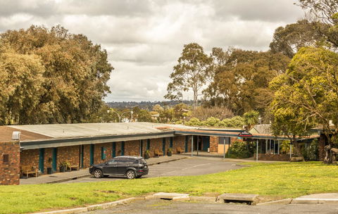 Burvale Hotel - Travel Search 10