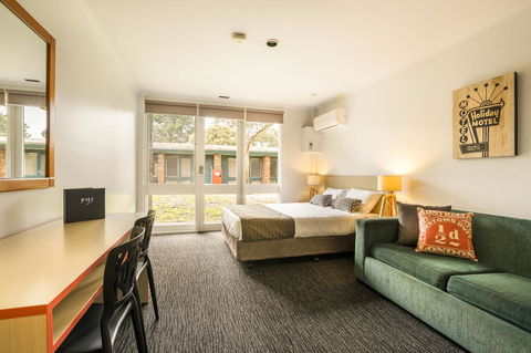 Burvale Hotel - Travel Search 7