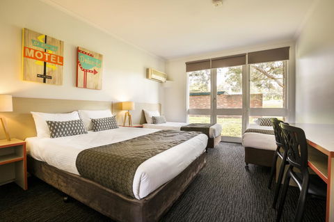 Burvale Hotel - Travel Search 0