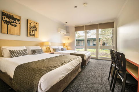 Burvale Hotel - Travel Search 6