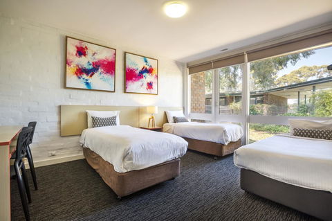 Burvale Hotel - Travel Search 4