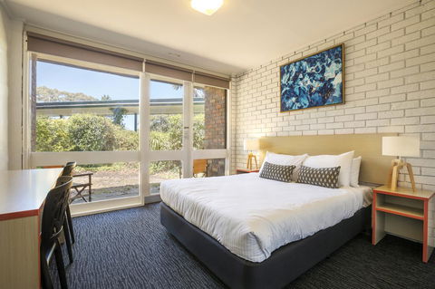 Burvale Hotel - Travel Search 5