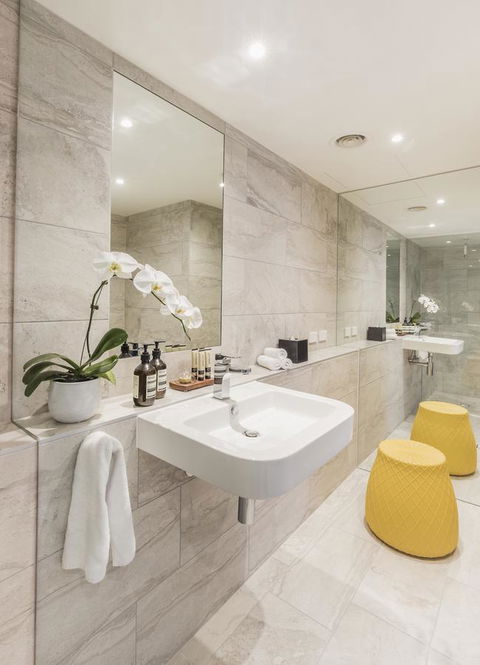 Quay West Suites Melbourne - Tourism Guide 4
