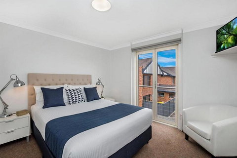 Apartments 521 - Travel Agents 6