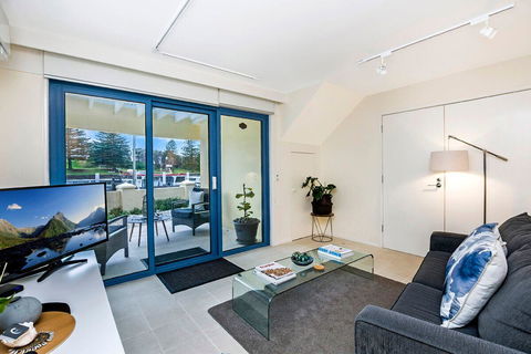 The Waterfront Apartment - Travel Search 10