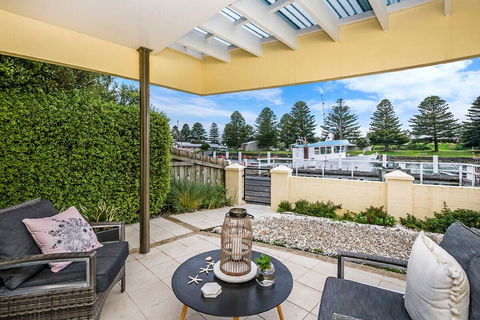 The Waterfront Apartment - Travel Search 0