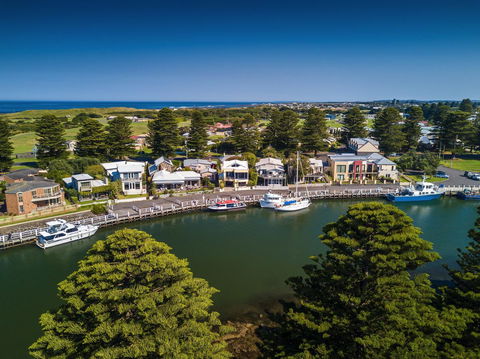 The Waterfront Apartment - Travel Search 1