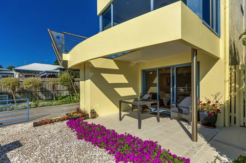 The Waterfront Apartment - Travel Search 4