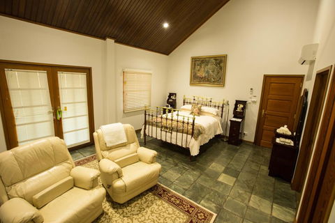 The Block Vista B&B - Travel Agents 1