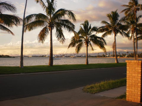 The Carnarvon Luxury Canal Home - Travel Search 1