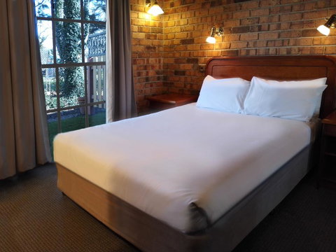 The Carrington Inn - Bungendore - Travel Agents 3