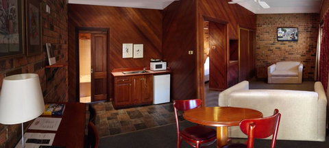 The Carrington Inn - Bungendore - Travel Agents 1