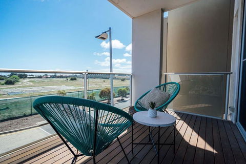 The Cove @ New Port-Pool - Spa - Sauna - Gym & More - Travel Agents 1