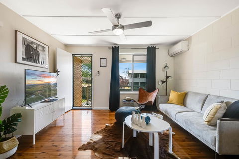 The Cowhide Cabin - Comfy, Family Friendly Stays In Toowoomba - Cruises Travel 1