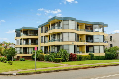 The Crest 6 33 Pacific Drive - Travel Agents 0