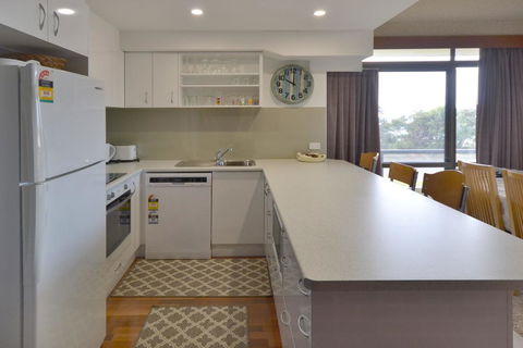 The Crest 6 33 Pacific Drive - Travel Agents 2