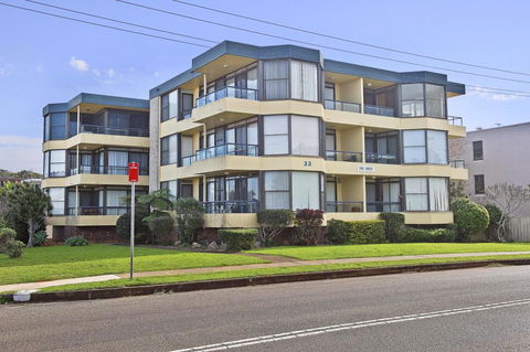 The Crest 8 33 Pacific Drive - Travel Agents 0