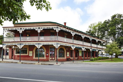The Daylesford Hotel - Tourism Guide 1