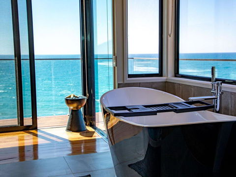 THE DECK HOUSE - A WYE RIVER ICON - Tourism Guide 2