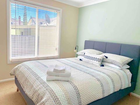 The Entertainer - Downtown Orange, Sleeps 11 - Cruises Travel 3