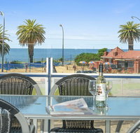 The Frontage Resort-Style Apartment - Travel Agents